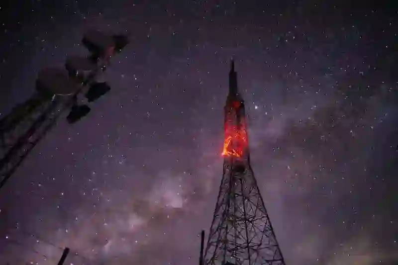 cell tower with red light nights pics