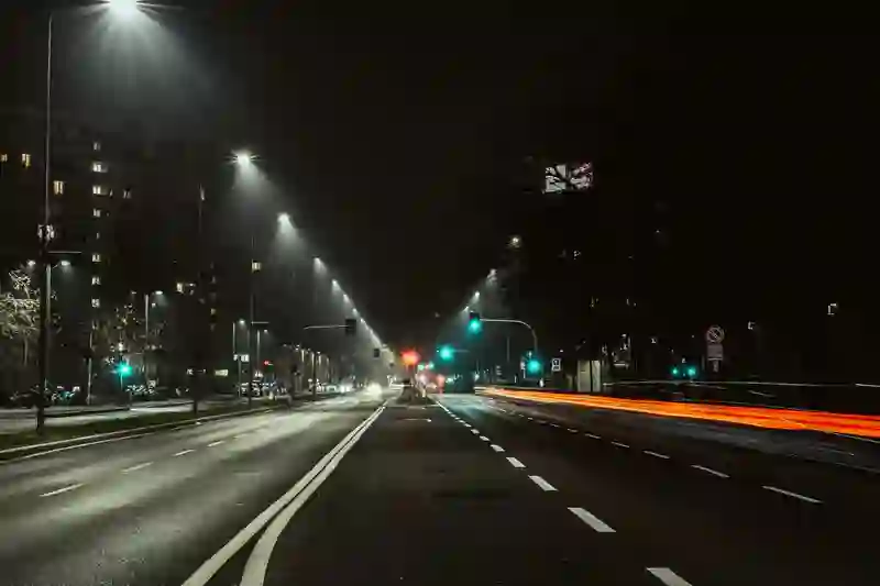raod lines city close up night pics